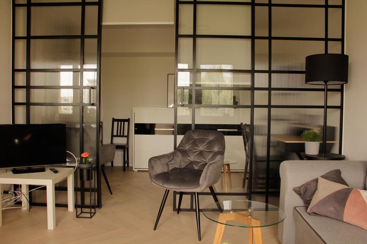 Luxurious, Spacious, Modern Gem. Great Location ! * Warschau