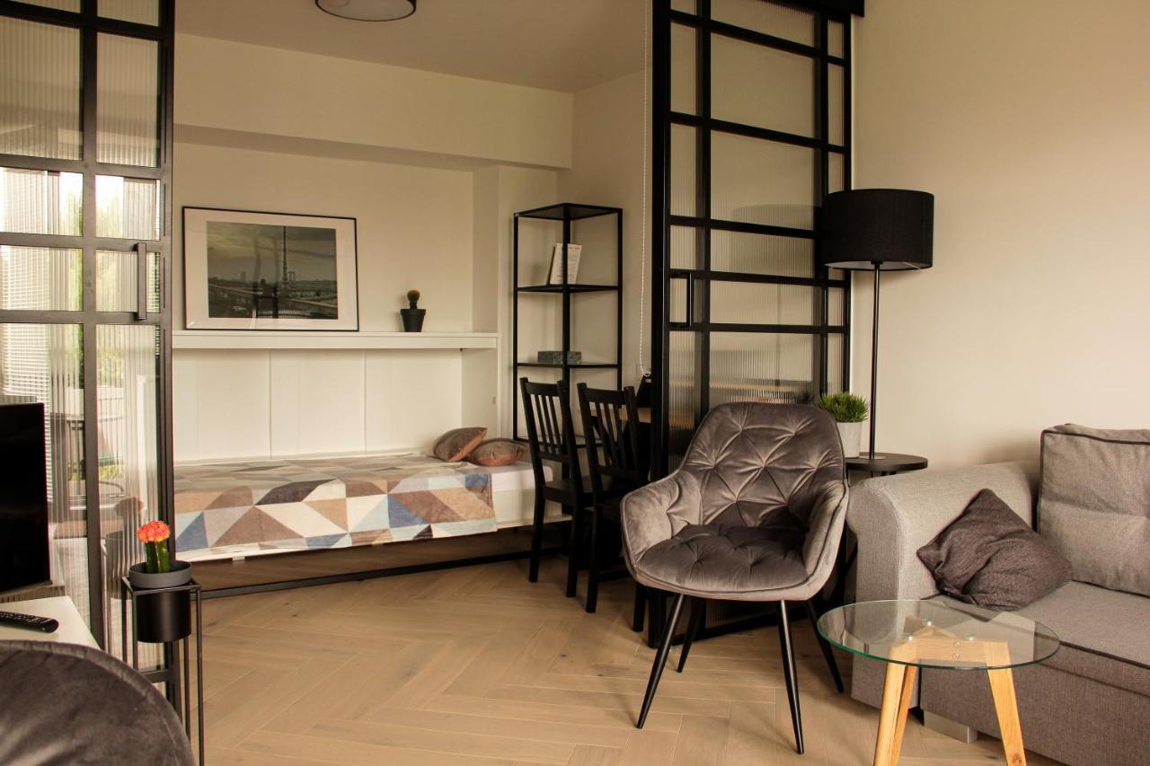 Luxurious, Spacious, Modern Gem. Great Location ! Appartement Warschau