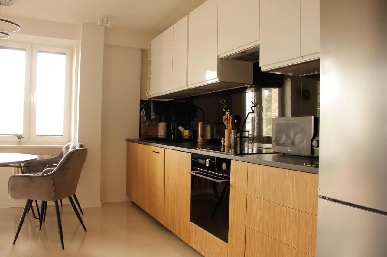Luxurious, Spacious, Modern Gem. Great Location ! Appartement *