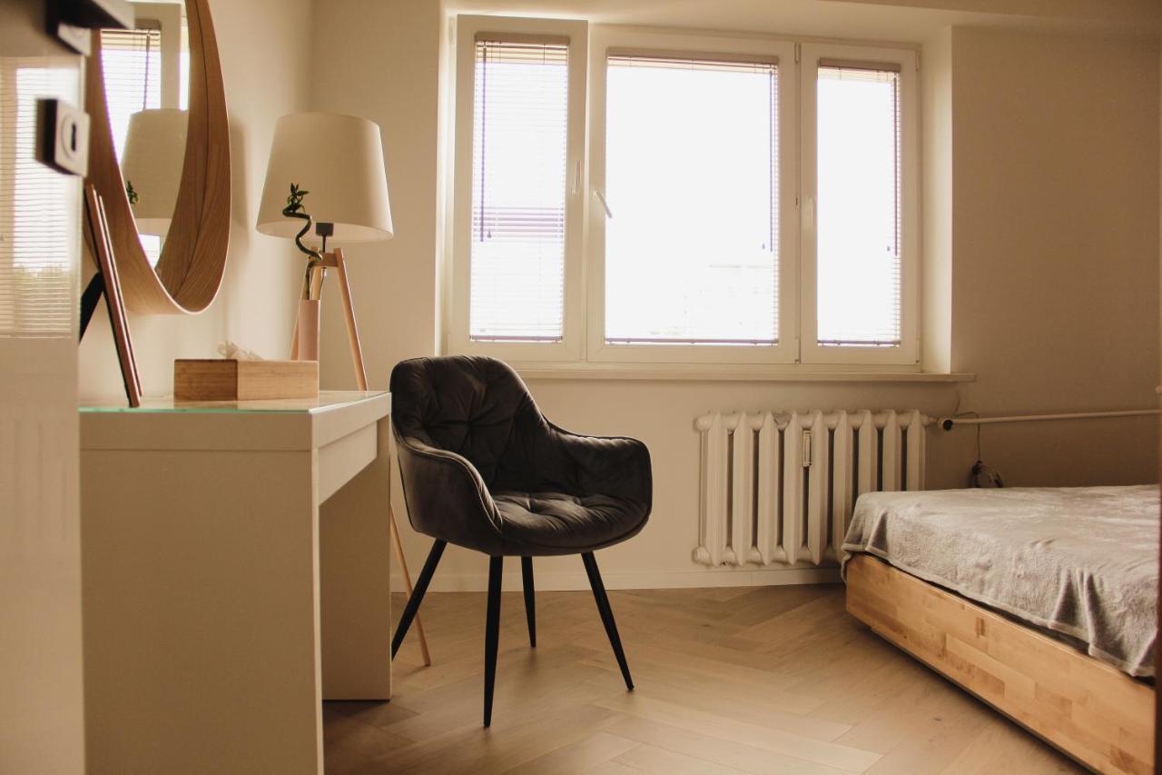 Luxurious, Spacious, Modern Gem. Great Location ! Appartement *