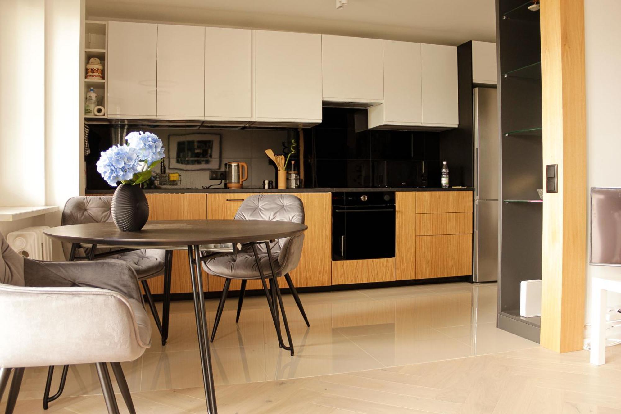 Appartement Luxurious, Spacious, Modern Gem. Great Location !